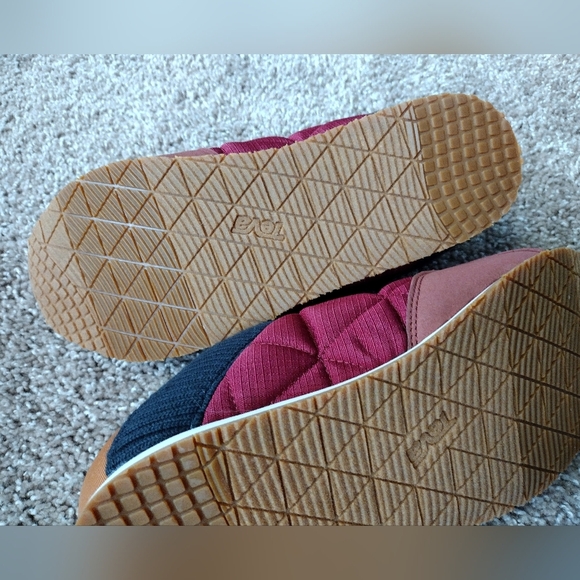 Teva ReEMBER Quilted Slip-On Shoes - Burgundy and Teal - Picture 8 of 10